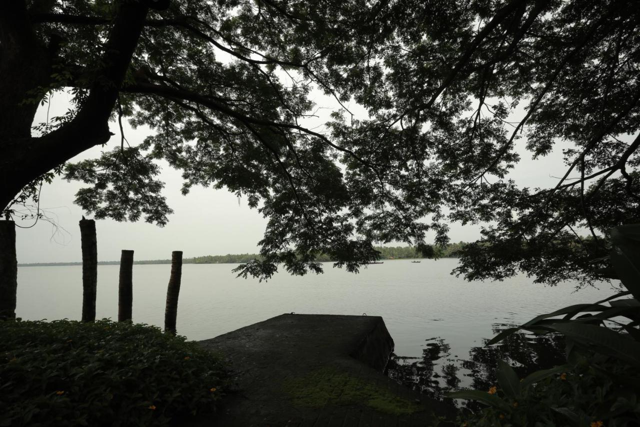 Vismaya Lake Heritage Turavur ภายนอก รูปภาพ